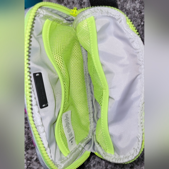 Lululemon Everywhere Belt Bag, Highlight Purple / Vapor / Intense Teal. - Picture 9 of 16